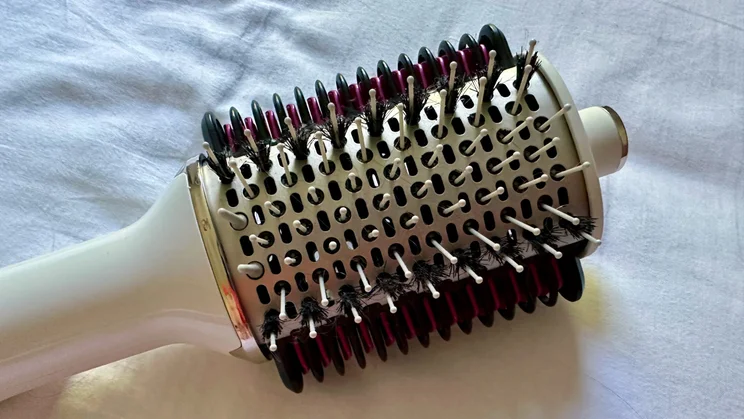 A close-up image of the bristles on the Shark SmoothStyle hot brush